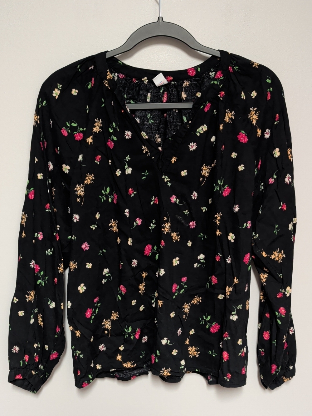Old Navy Black Floral V-Neck Long-Sleeve Blouse